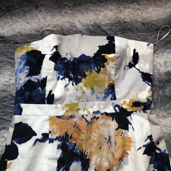 NWT Strapless Floral Dress w/ Pockets - Picture 4 of 8